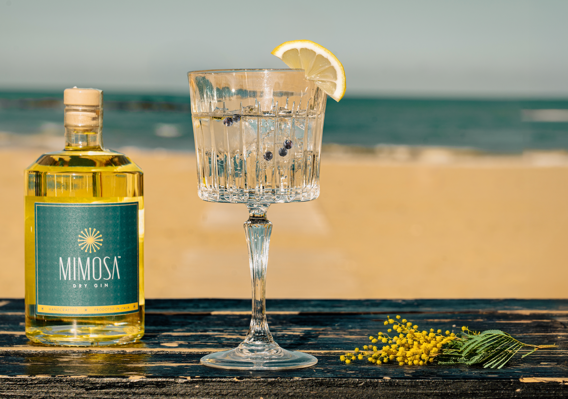 Mimosa Bloom: il gin tonic floreale con limone e sambuco